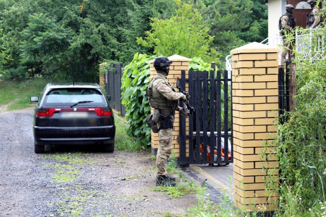 SEROCK. Policja zamknęła nielegalną wytwórnię papierosów SEROCK. Policja zamknęła nielegalną wytwórnię papierosów