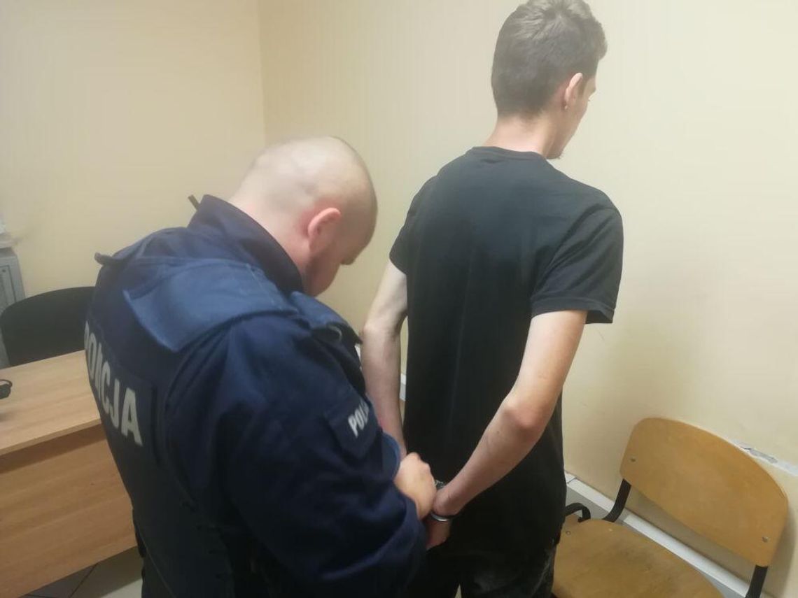 SEROCK. Ukradli dwa e-papierosy i zegarek SEROCK. Ukradli dwa e-papierosy i zegarek