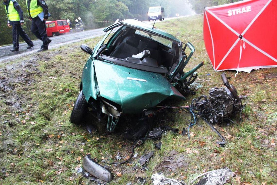 SEROCK/WOLA KIEŁPIŃSKA/DĘBE. Śmierć na drodze, nie żyje 51-letni kierowca Fiata SEROCK/WOLA KIEŁPIŃSKA/DĘBE. Śmierć na drodze, nie żyje 51-letni kierowca Fiata
