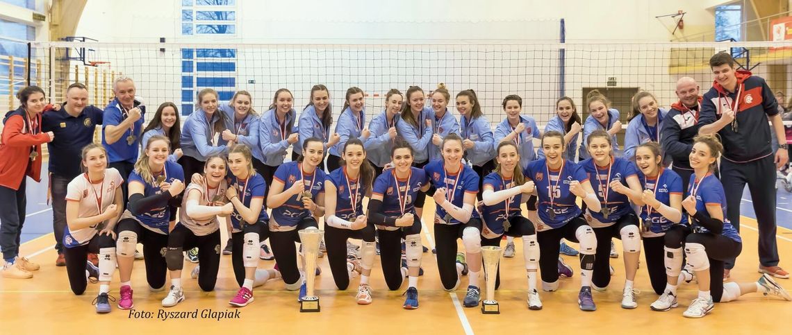 SIATKÓWKA. Legionowskie dominatorki - Mistrzostwa Juniorek Mazowsza w Halinowie
