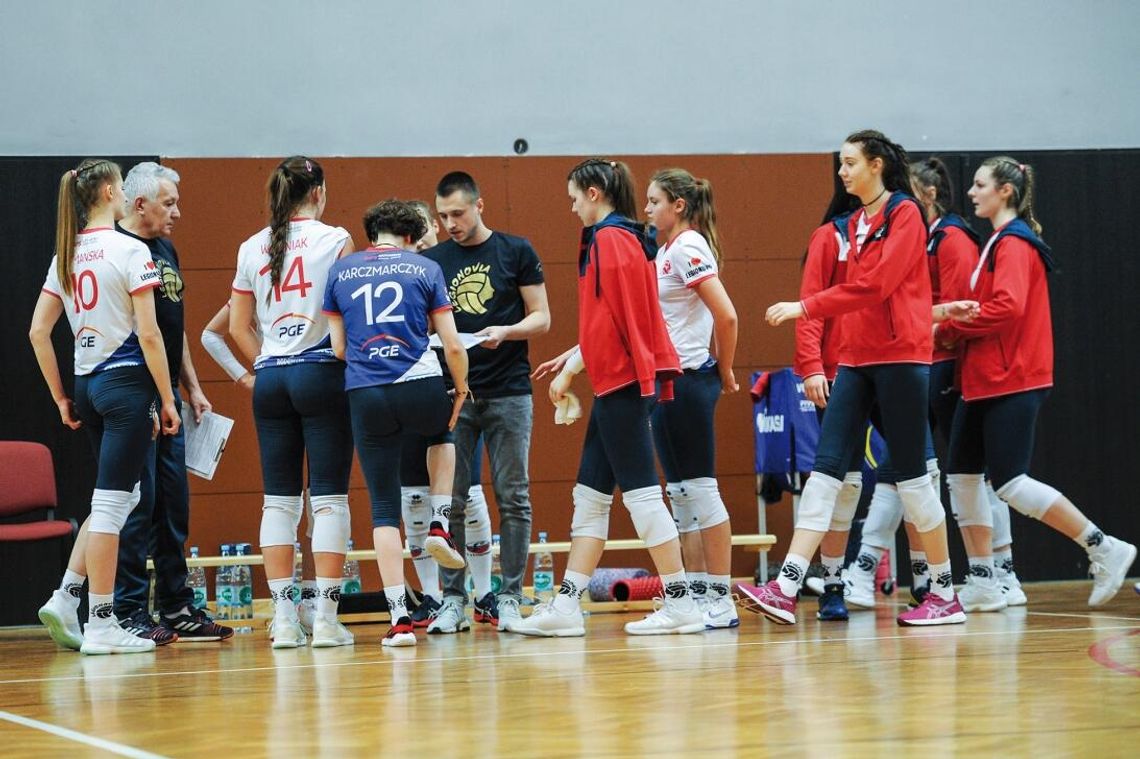 SIATKÓWKA. Pewny awans. Juniorki LTS Legionovia w ½ MP