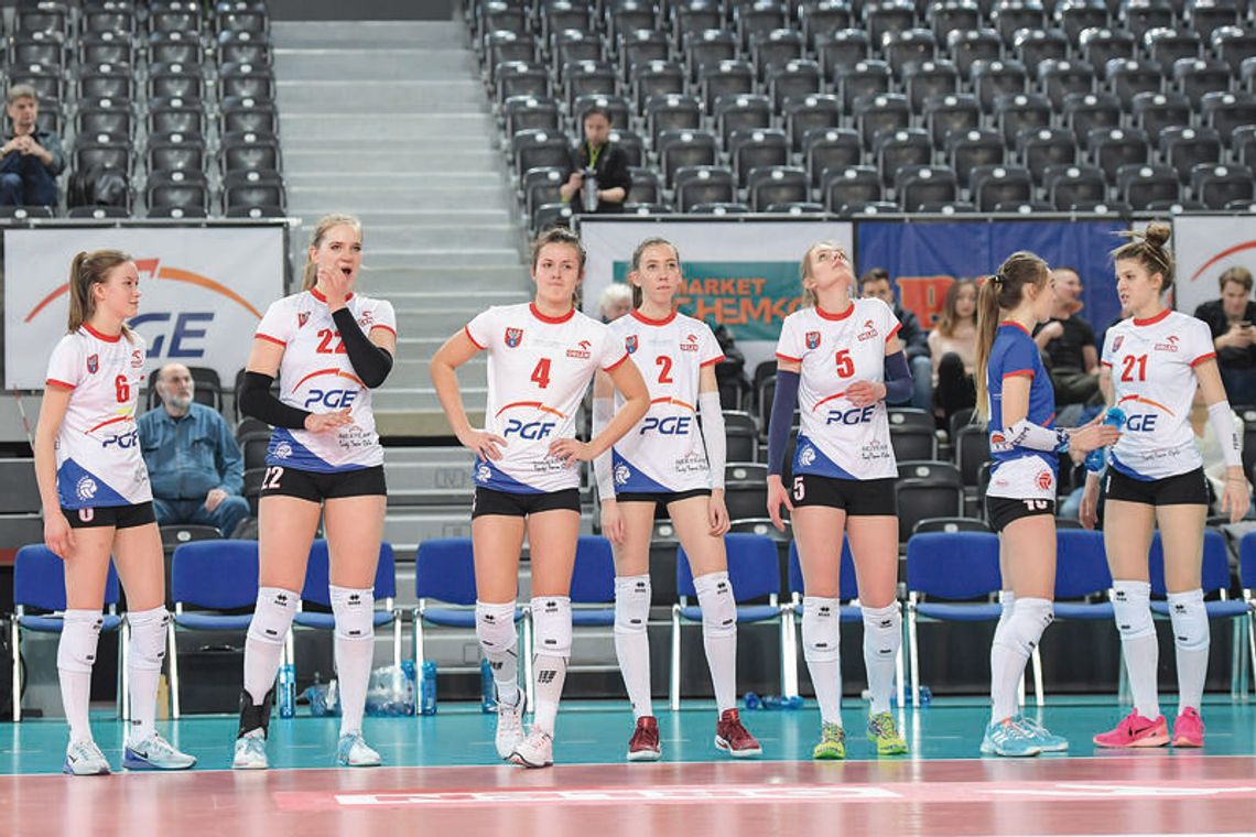 SIATKÓWKA. Siódme zwycięstwo