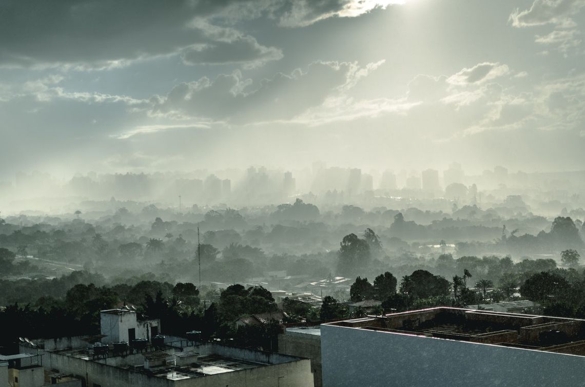 Smog w Warszawie. Dzielnice stolicy z najgorszym i najlepszym powietrzem Smog w Warszawie. Dzielnice stolicy z najgorszym i najlepszym powietrzem