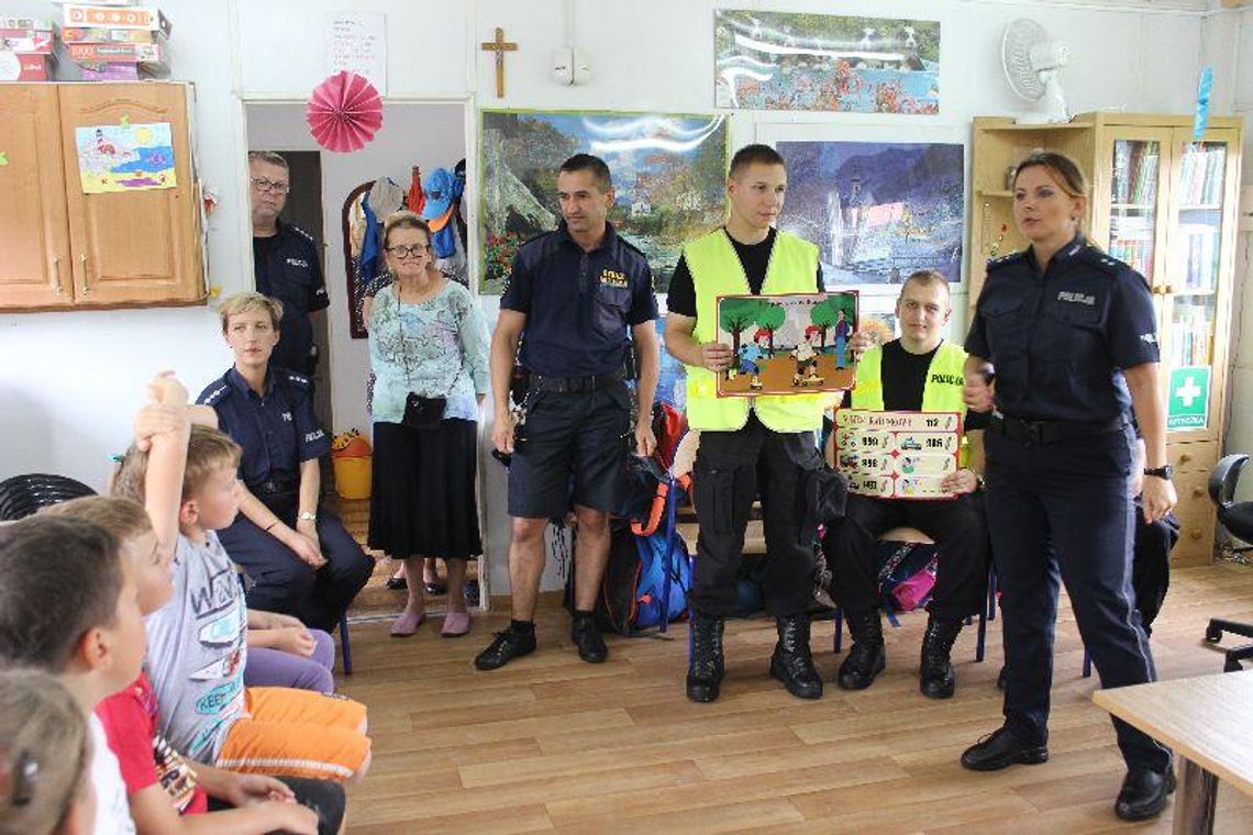 Spotkanie stróżów prawa z dziećmi