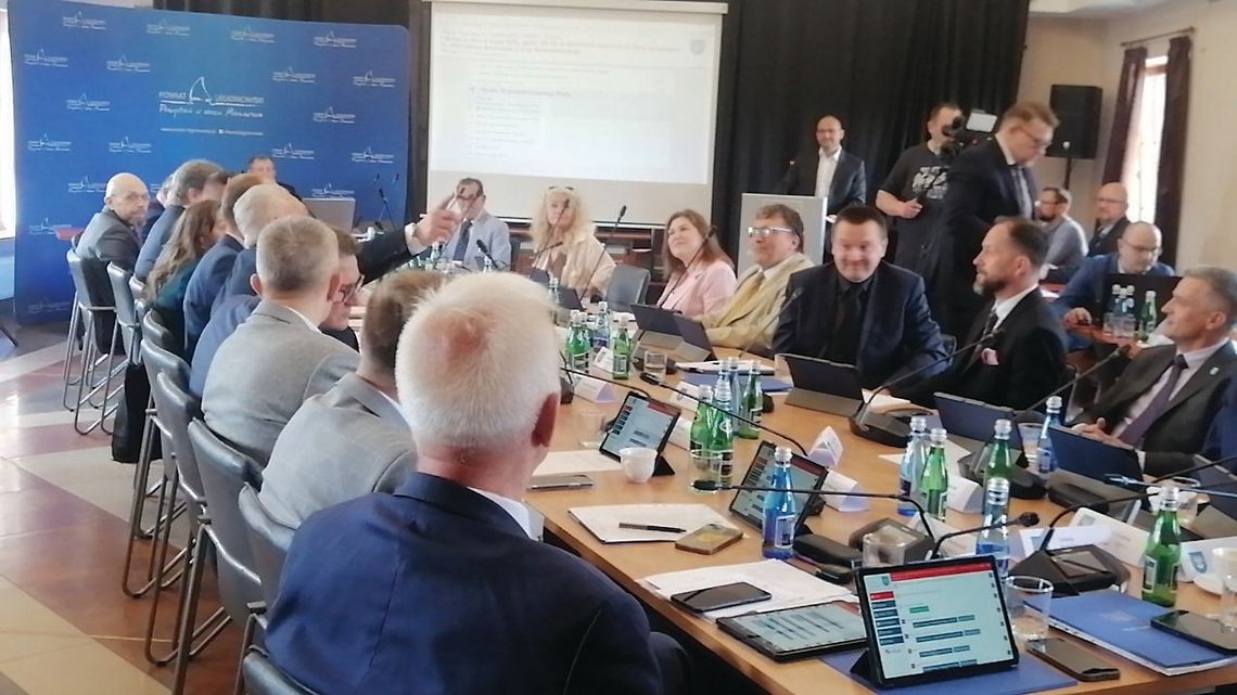 Sprzedajni politycy czyli piłkarski poker