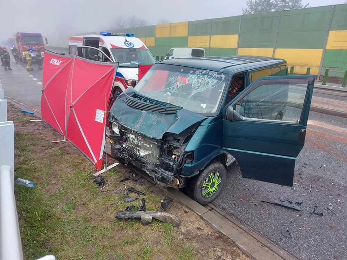 STASI LAS. Bus wjechał w autobus. Nie żyje 41-latka