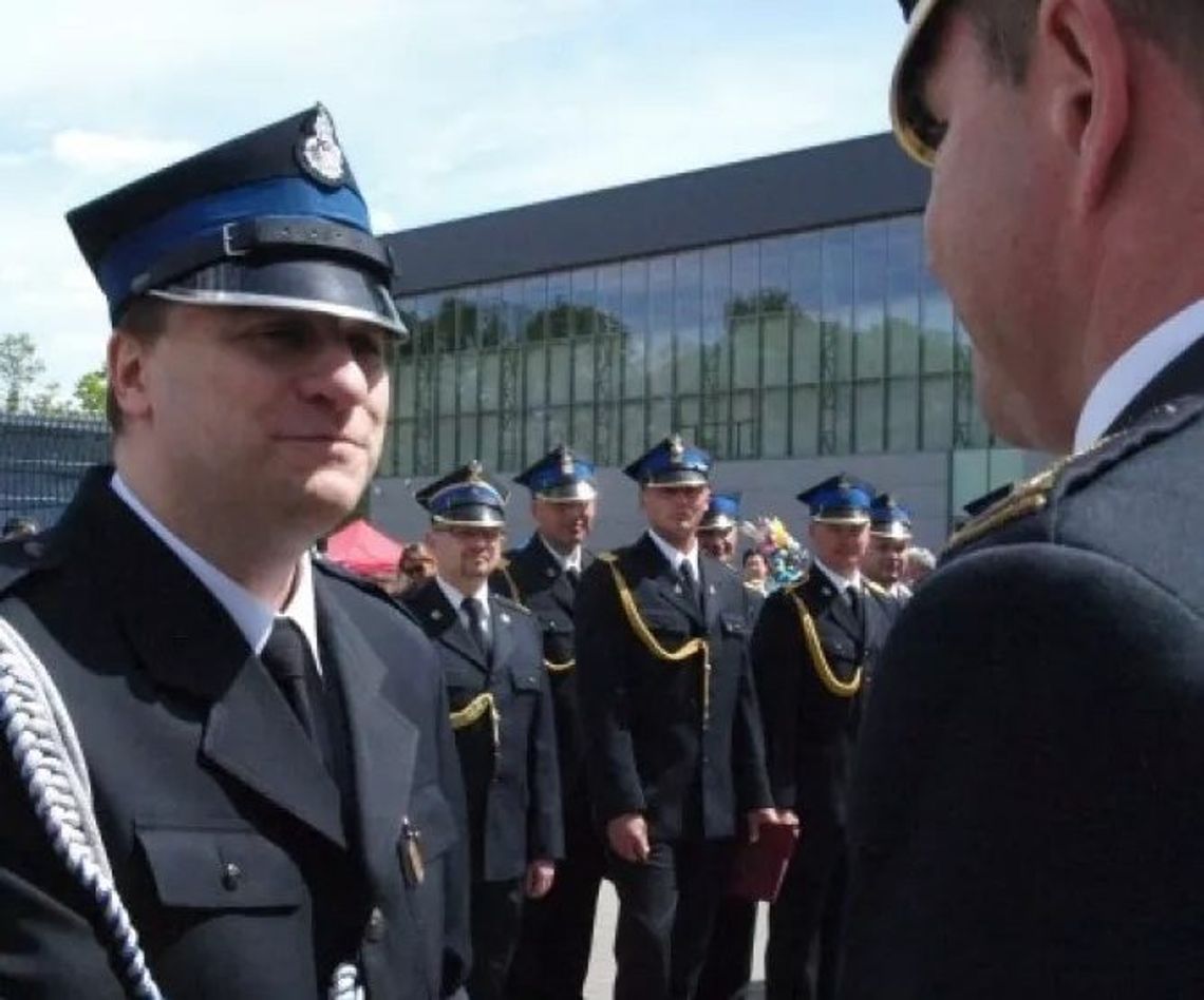 STRAŻACY. Zawodowcy czy udawacze-hobbyści?