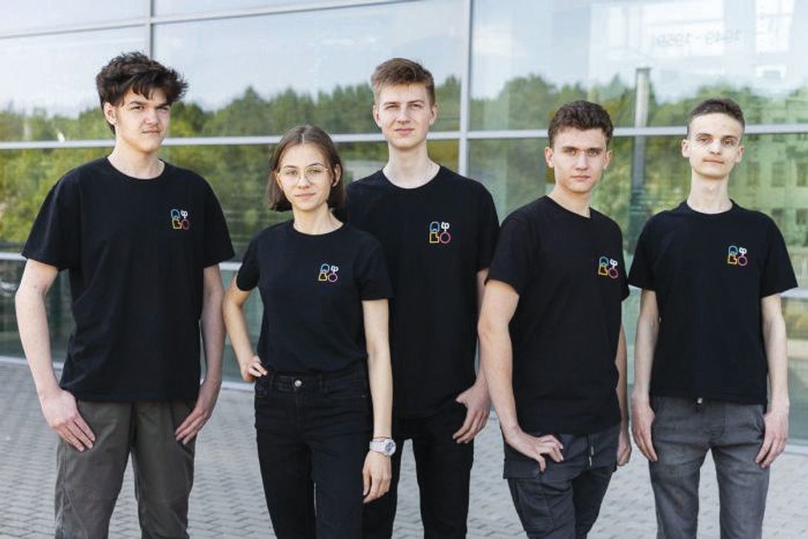 TECHNOLOGIA. Uczniowie z Białegostoku opracowali rękawicę tłumaczącą język migowy