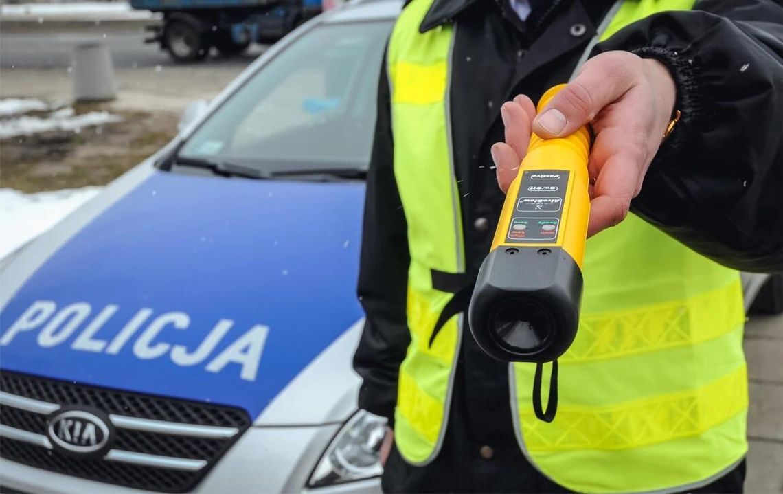 Ukradł samochód i pijany ruszył w trasę. Wpadł w ręce policjantów Ukradł samochód i pijany ruszył w trasę. Wpadł w ręce policjantów
