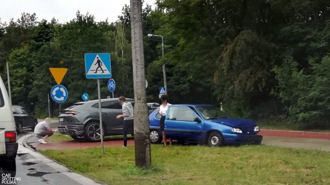 WIELISZEW. 19-latka wjechała w Lamborghini WIELISZEW. 19-latka wjechała w Lamborghini
