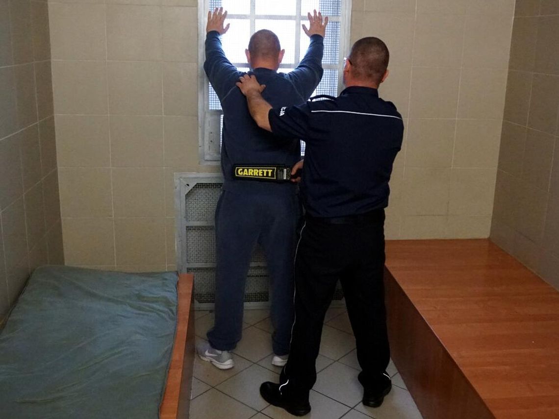 WIELISZEW. Dozory policyjne za dewastację mienia WIELISZEW. Dozory policyjne za dewastację mienia