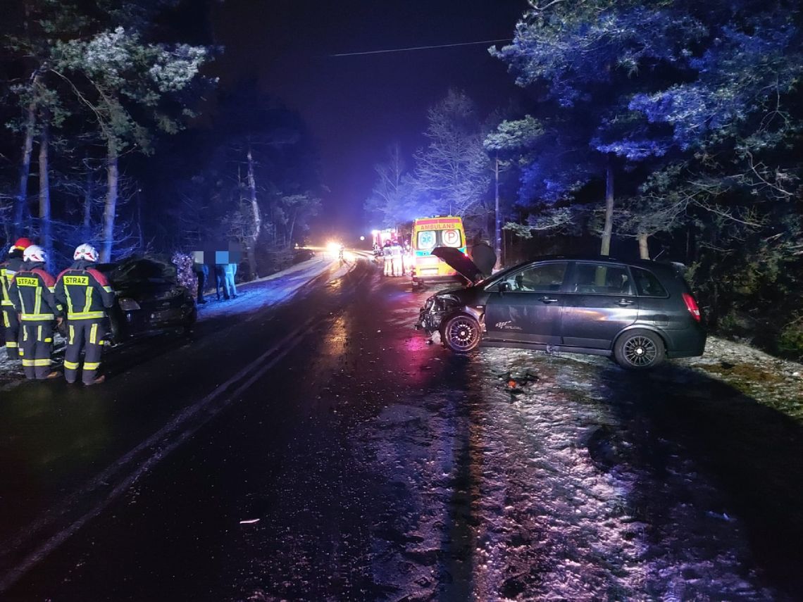 WIELISZEW. Karambol w Komornicy, dwie osoby trafiły do szpitala WIELISZEW. Karambol w Komornicy, dwie osoby trafiły do szpitala