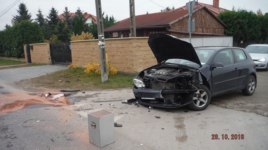 WIELISZEW. Kolizja na Niepodległości WIELISZEW. Kolizja na Niepodległości