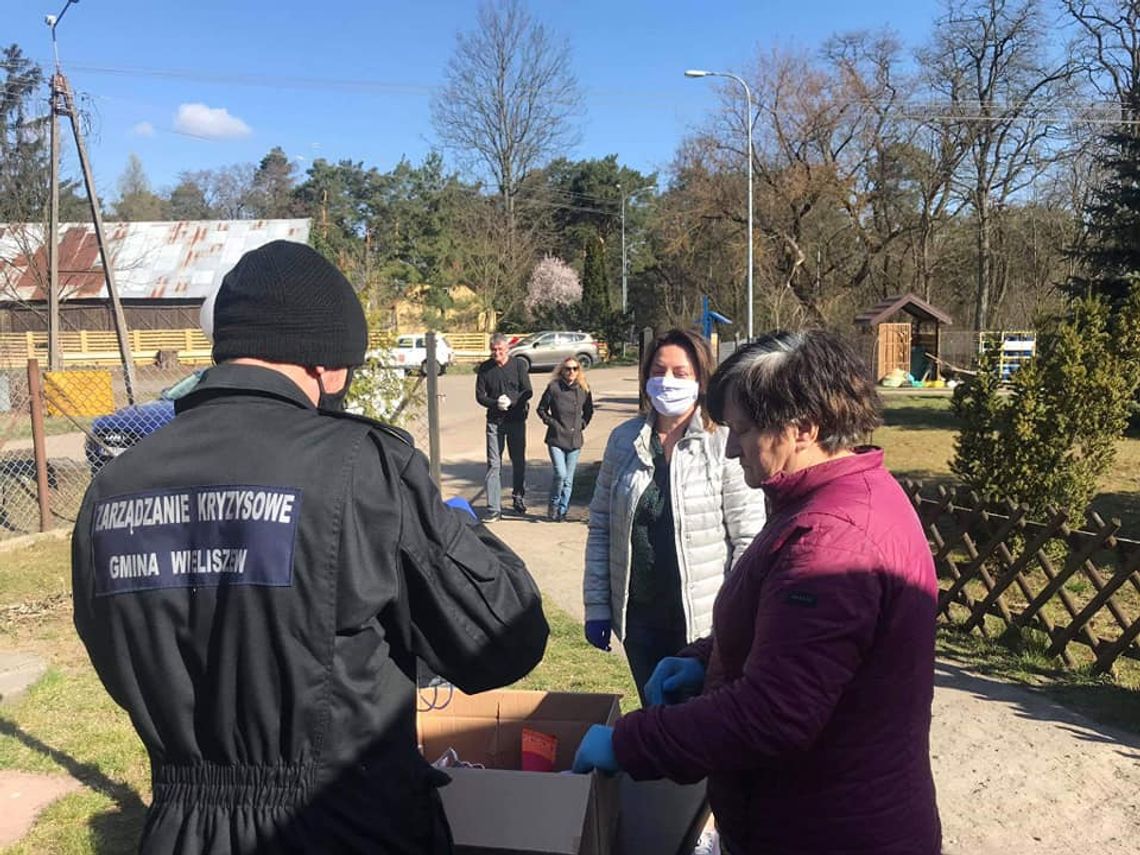 WIELISZEW. Mieszkańcy gminy Wieliszew noszą i szyją maseczki [Galeria]
