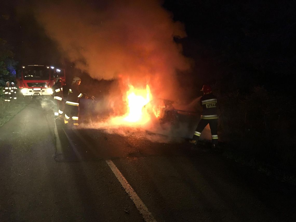 Wieliszew. Pożar samochodu w Komornicy Wieliszew. Pożar samochodu w Komornicy