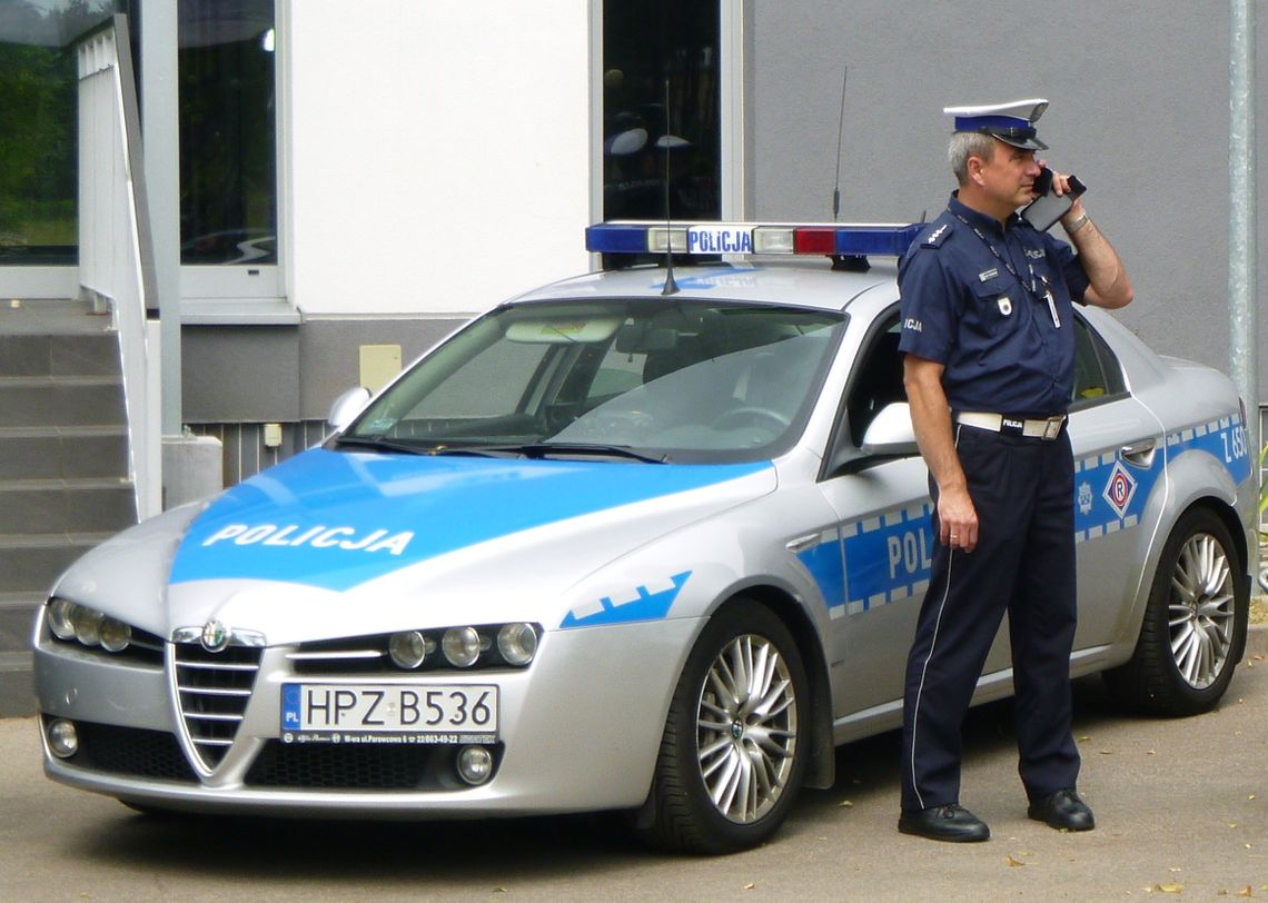 WIELISZEW. Z siekierami na policjantów WIELISZEW. Z siekierami na policjantów
