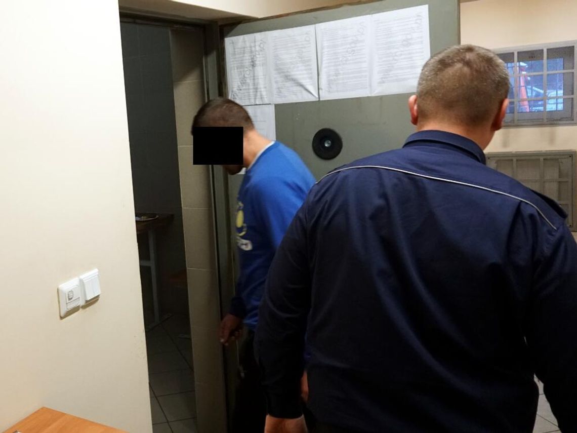 WIELISZEW. Zaproponował 100 zł łapówki, grozi mu do 10 lat więzienia WIELISZEW. Zaproponował 100 zł łapówki, grozi mu do 10 lat więzienia