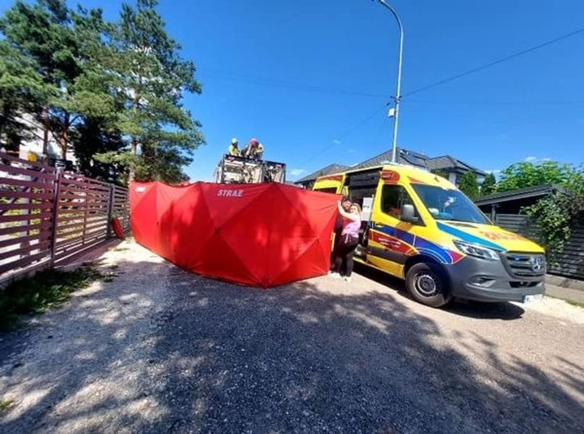 Wypadek przy załadunku śmieciarki w Wieliszewie