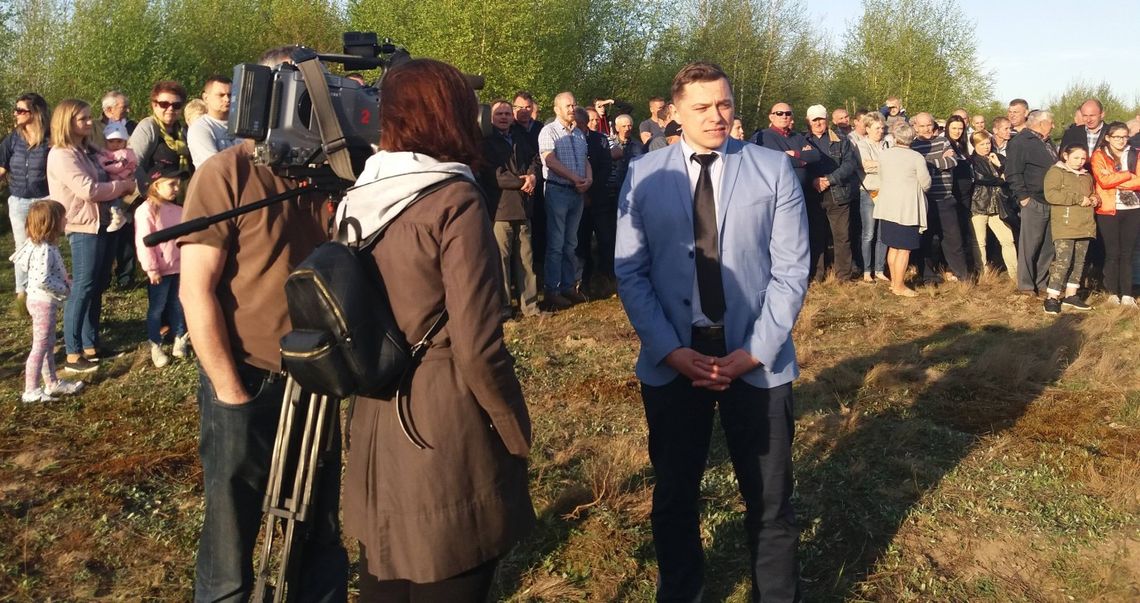 ZA MIEDZĄ. Protest przeciwko wysypisku śmieci