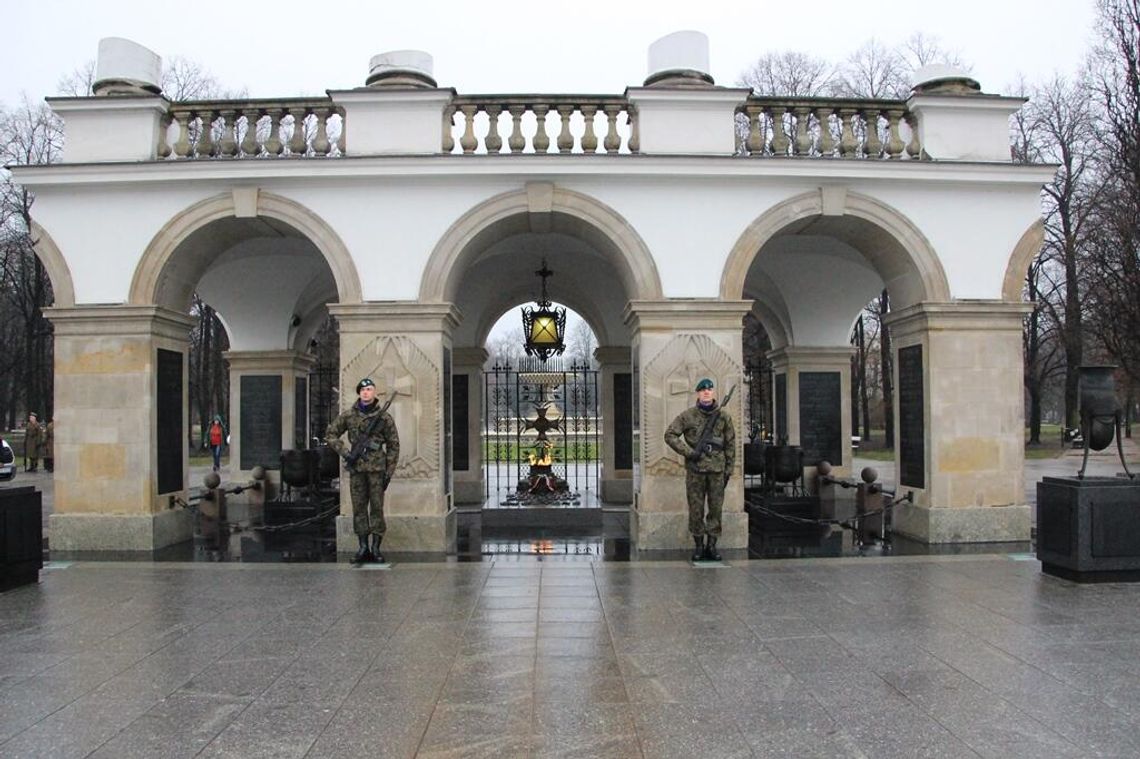 ZEGRZE. Zmiana Posterunku Honorowego przez żołnierzy zegrzyńskiego Centrum ZEGRZE. Zmiana Posterunku Honorowego przez żołnierzy zegrzyńskiego Centrum