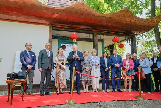 Odnowiona Altana Chińska w Jabłonnie ponownie otwarta dla zwiedzających.JPG